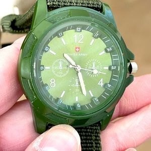 Swiss Army watch without box. Needs repair / battery.